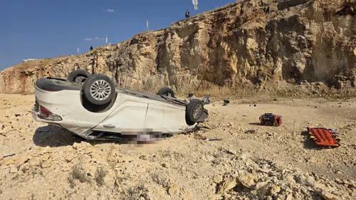 Şanlıurfa'da otomobil 15 metre yükseklikten şarampole uçtu