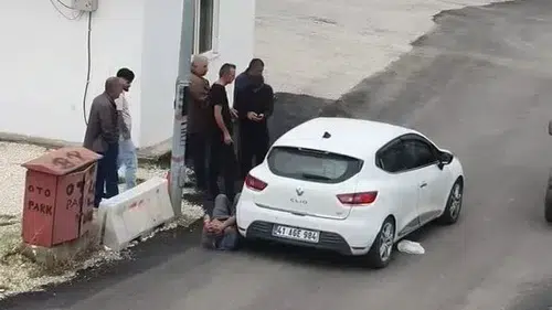 Elazığ Rüstempaşa Mahallesi'nde otomobilin çarptığı yaya hastanelik oldu