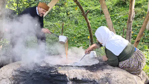 Bitlis Hizan'da asırlık üzüm pekmezi geleneği imece usulüyle yaşatılıyor