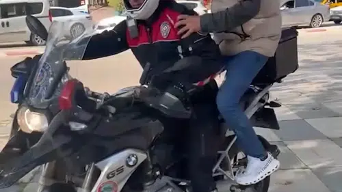 Elazığda sınava geç kalan adayları polis ekipleri yetiştirdi