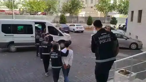 Şanlıurfa ve Birecik merkezli uyuşturucu operasyonunda 13 kişi tutuklandı