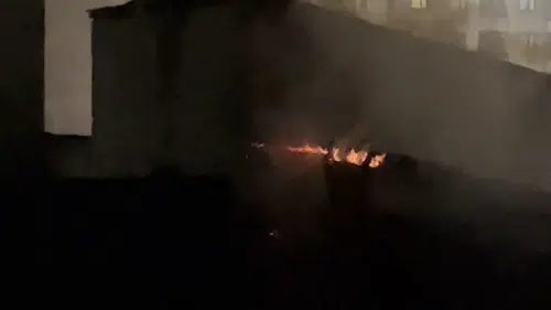 Yüksekova'da fırın çatısında çıkan yangın paniğe neden oldu