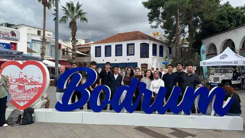 AK Parti Batman Milletvekili Nasıroğlu 10 öğrenciyi Bodrum’a tatile gönderdi