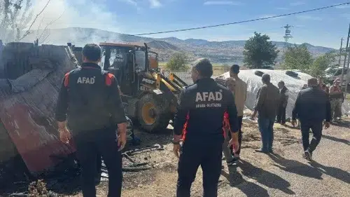 Tunceli Akpazar'da çıkan ahır yangını ekiplerin müdahalesiyle kısa sürede söndürüldü