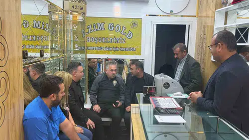 Diyarbakır emniyeti haraç istenen kuyumcuyu ziyaret ederek destek verdi