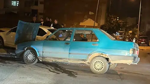 Elazığ Rüstempaşa Mahallesi'nde iki otomobil çarpıştı
