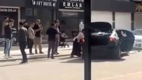 Kızıltepe sokaklarında gergin anlar lüks aracı hurdaya çevirdi