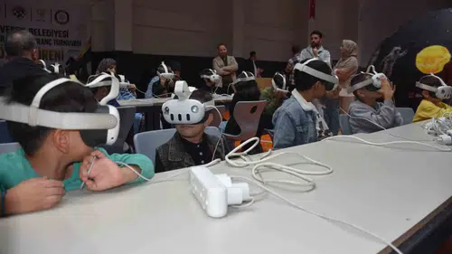 Siverekli çocuklar uzay ve sanal gerçeklik dünyasını keşfetti