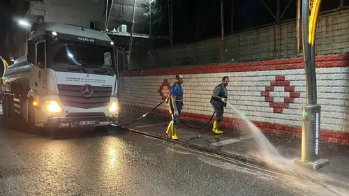 Diyarbakır'da kış hazırlığına hız verildi: Ekipler sokakları pırıl pırıl yaptı