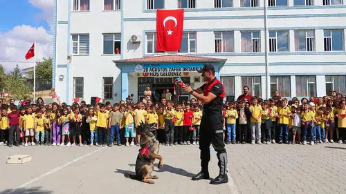 Siirt Baykan'da öğrencilere trafik ve siber güvenlik eğitimi verildi