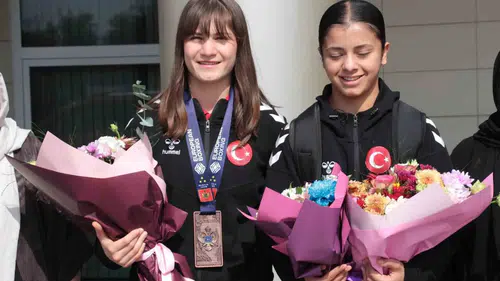 Avrupa Şampiyonası’ndan dönen milli sporcular Cizre’de coşkuyla karşılandı