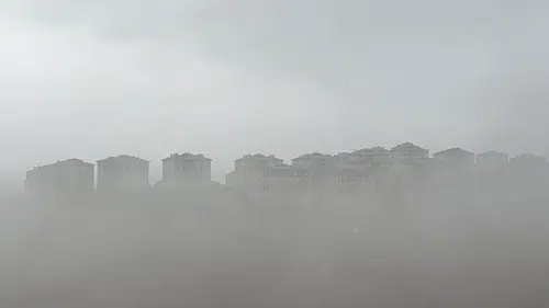 Yüksekova'da yoğun sis ulaşımı zorlaştırıyor