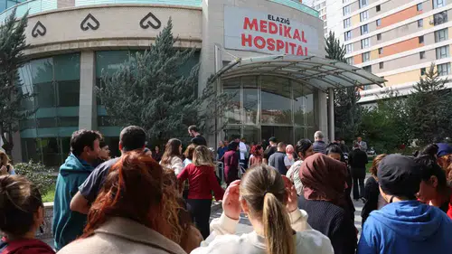 Elazığ Özel Medikal Hospital çalışanları maaşlarını alamadıkları için protesto düzenledi