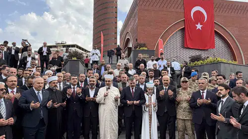 Batman Kardeşlik Külliyesi Camisi düzenlenen törenle ibadete açıldı