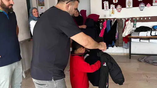Çermik ve Çüngüş ilçelerinde 200 öğrenciye kışlık yardım eli uzandı