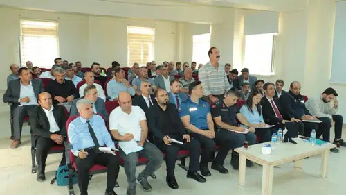 Çüngüş ilçesinde muhtarlar ve yöneticiler bir araya geldi