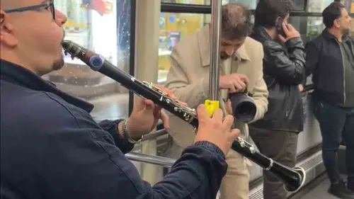 Elazığ'da belediye otobüsünde türkü ziyafeti
