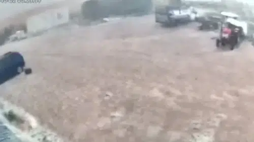 Bismil ilçesini vuran şiddetli fırtına ve sel anı kamerada