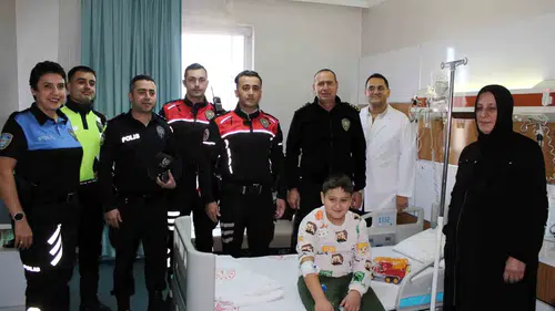 Midyat Devlet Hastanesi minik hastaların yüzünü güldürmeye devam ediyor