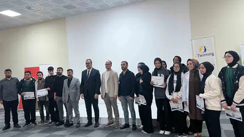 Genç ilçesinde öğrencilere dijital dünyada güvenli kalmanın yolları anlatıldı