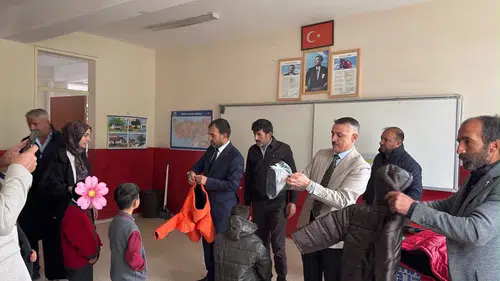 Patnoslu öğrencilere kışlık giyim desteği sağlandı