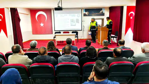 Çemişgezek'te okul servis şoförlerine trafik güvenliği eğitimi verildi