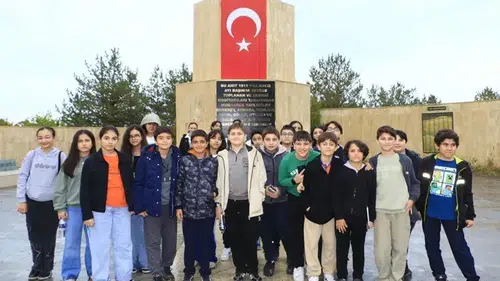 Vanlı öğrenciler şehrin tarihi noktalarını yerinde keşfediyor