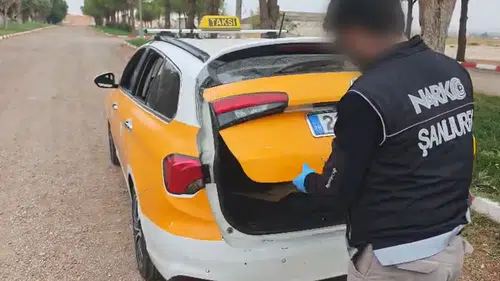 Şanlıurfa polisinden ticari taksiye narkotik operasyonu