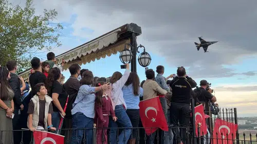 SOLOTÜRK Diyarbakır semalarında nefes kesen bir gösteriye imza attı