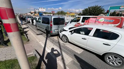 Elazığ Bingöl karayolunda dört aracın karıştığı zincirleme kaza yaşandı