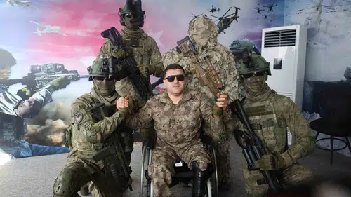 Karabağ Gazisi Taleh Camalov TEKNOFEST Güneydoğu'da Türk Askerleriyle Buluştu