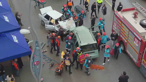 Muş'ta gerçeği aratmayan trafik kazası tatbikatı yapıldı