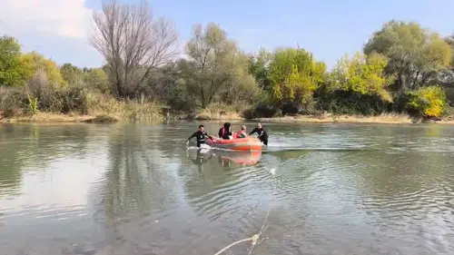 Dicle Nehri kenarında piknik yapan iki kişi mahsur kaldı