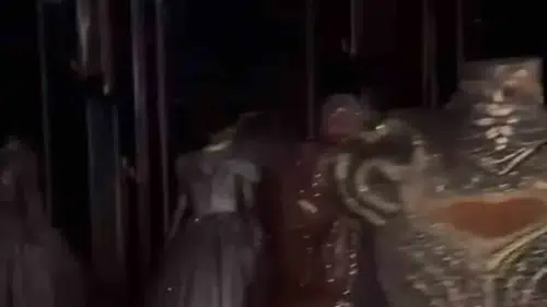 Siverek'te gelinlik mağazasında çıkan yangın büyük maddi hasara yol açtı