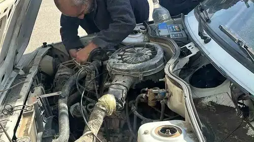 Siirt merkezde seyir halindeki otomobil aniden alevlere teslim oldu