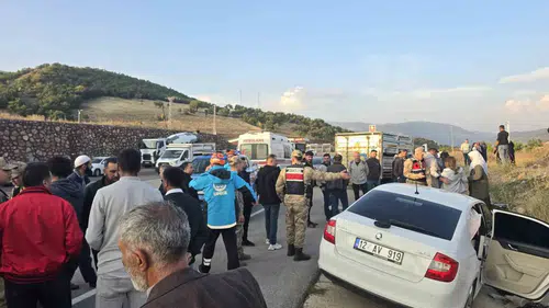 Bingöl yolunda otomobil kazası sonucu üç kişi yaralandı
