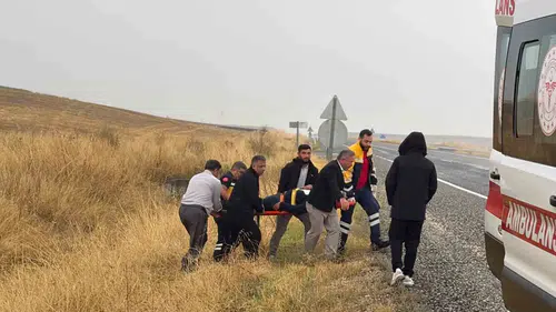 Diyarbakır yolunda lastiği patlayan pikap şarampole uçtu