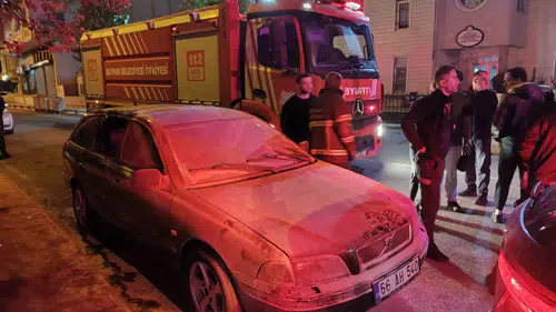 Batman'da park halindeki otomobil alevlere teslim olmaktan son anda kurtuldu