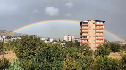 Dicle semalarında beliren gökkuşağı görenleri kendine hayran bıraktı