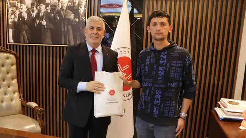 KPSS için tezgahını emanet eden simitçiye müftülükten anlamlı ziyaret