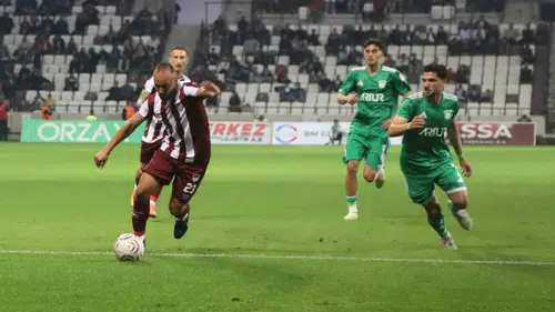 Elazığspor evinde Arnavutköy Belediyespor'u üç golle geçti