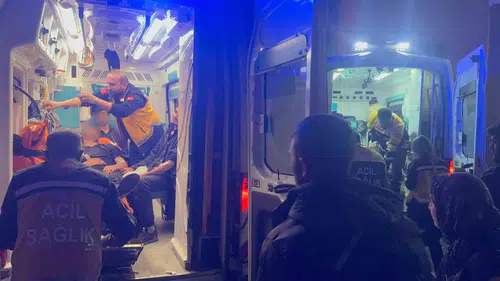 Hakkari'de göçmenleri taşıyan minibüs dereye uçtu