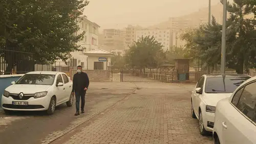 Şanlıurfa toz bulutlarıyla kaplandı