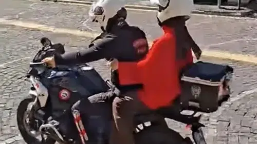 Bingöl'de polis ekipleri KPSS adaylarını sınava yetiştirdi