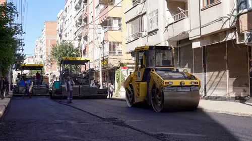Diyarbakır'da altyapı sonrası asfalt mesaisi: Üç caddede çalışmalar başladı