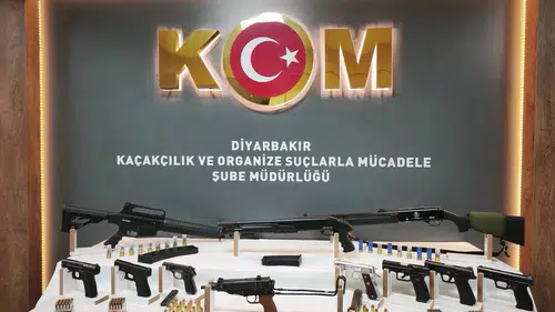 Diyarbakır merkezli silah kaçakçılığı operasyonunda 13 kişi gözaltına alındı
