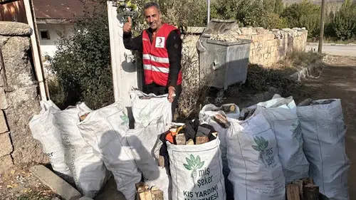 Kızılay Muradiye şubesi yaşlıların ısınma ihtiyacını karşılamak için harekete geçti