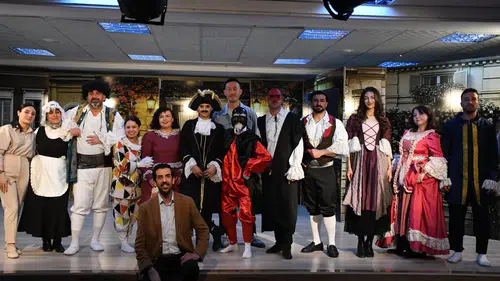 Sahneledikleri oyunun geliriyle ilkokulu baştan sona yenilediler