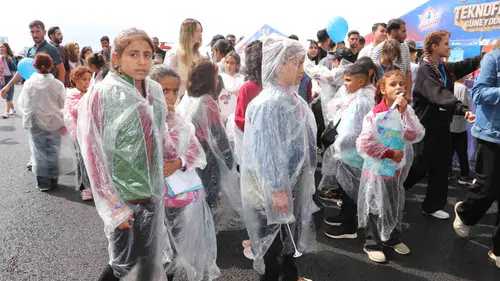 Şanlıurfa TEKNOFEST alanında yağmura rağmen büyük coşku sürüyor