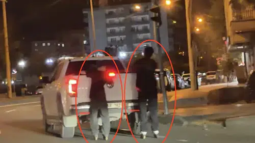 Diyarbakırda patenli çocukların tehlikeli kamyonet yolculuğu kameraya yansıdı